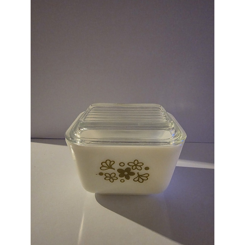 Vintage Pyrex small refrigerator dish (model 501) featuring Spring Blossom.